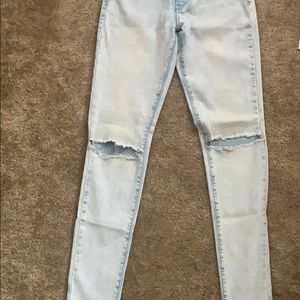 Levi’s light wash skinny jeans